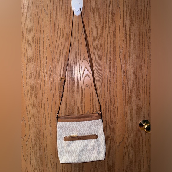 Michael Kor Crossbody Bag- NEW - Picture 5 of 8